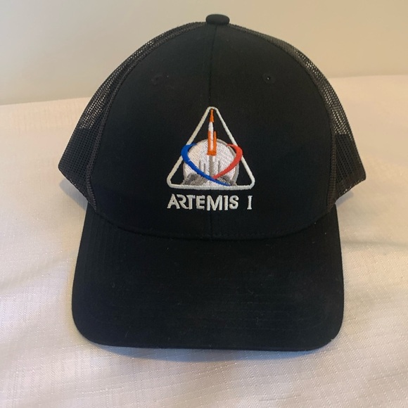 Artemis 1 Rocket Spaceship Space Black Ball Cap Trucker Hat Mesh Snap Back - Picture 1 of 5